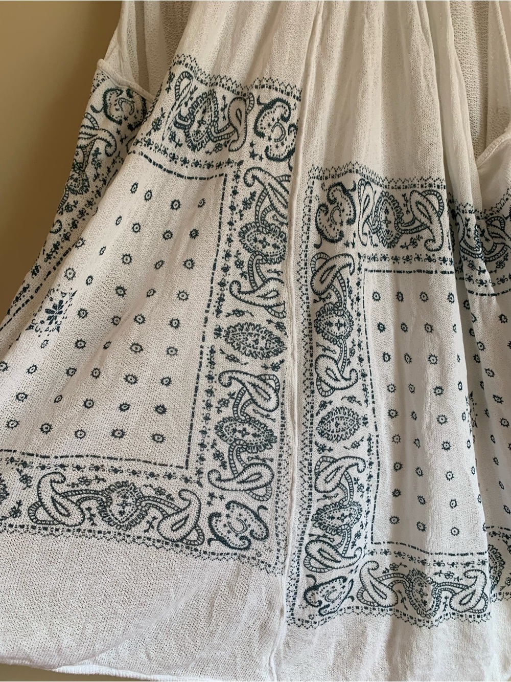 Free People White Tank Top Blue Bandana Print Blouse Women Size XS Lightweight - Picture 2 of 4